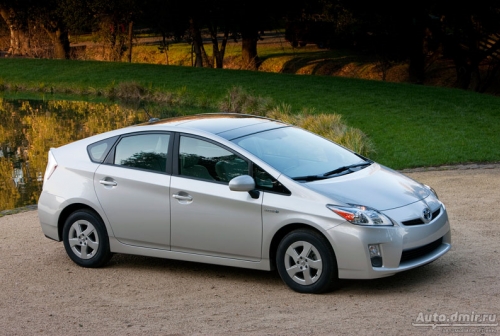 Toyota отложила выпуск нового Prius