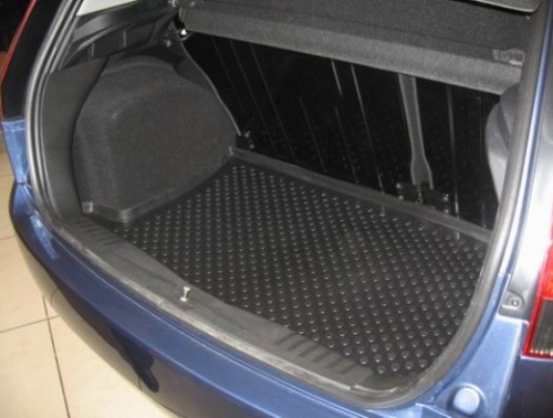Какой автомобильный коврик в багажник машины считается лучшим?